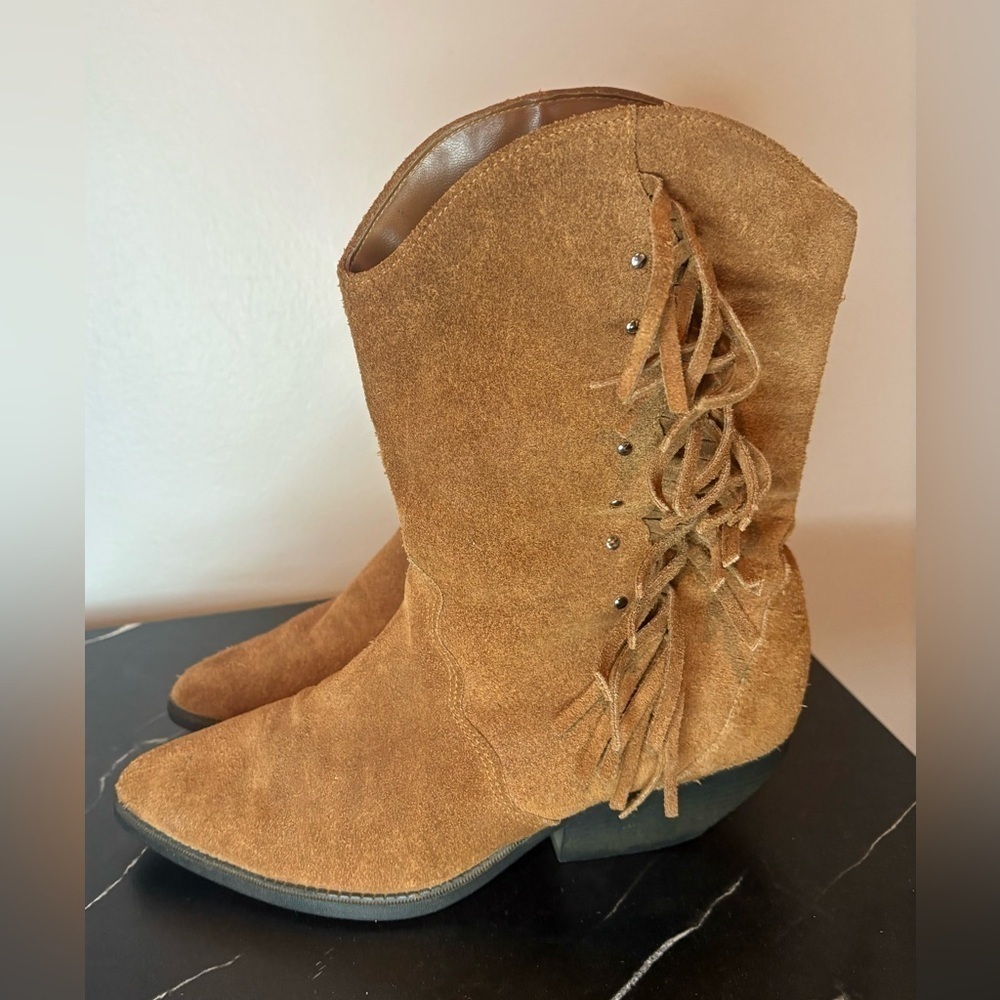 Arizona Jean Co Suede Fringe Boots Cognac 1.5” Heel Slip On Women’s Size 6M